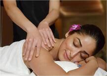 দেখুন! হংকংয়ে বডি মাসাজ করাচ্ছেন ইয়ামি গৌতম