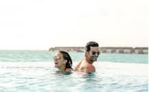 মালদ্বীপে স্বামী অঙ্গদ বেদীর সঙ্গে ছুটি কাটাচ্ছেন নেহা ধুপিয়া