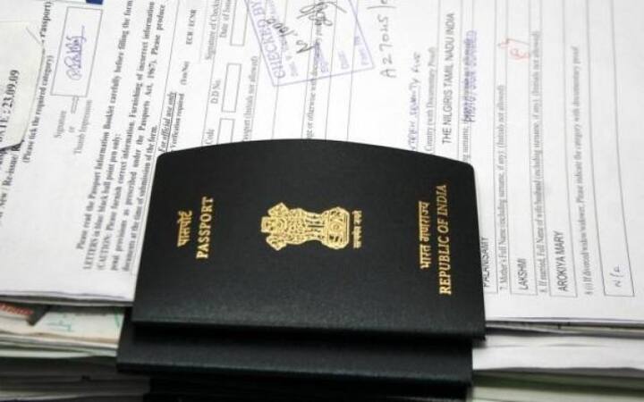 এখন পাসপোর্ট হাতে পাওয়ার জন্য আর দীর্ঘদিন অপেক্ষা করতে হবে না। এক থেকে তিনদিনের মধ্যেই মিলবে নয়া পাসপোর্ট। ছবি সৌজন্যে গুগল ফ্রি ইমেজ