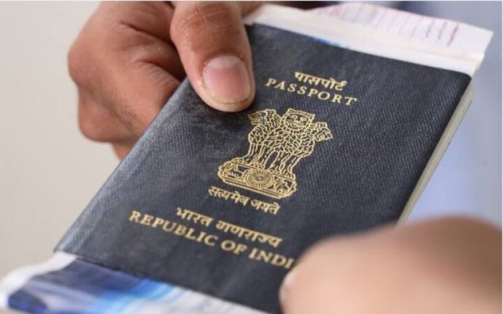 পাসপোর্টের গোটা প্রক্রিয়াটাই এখন কাগজবিহীন হয়ে গিয়েছে। পরিবেশের কথা মাথায় রেখেই এটা করা হয়েছে। ছবি সৌজন্যে গুগল ফ্রি ইমেজ 