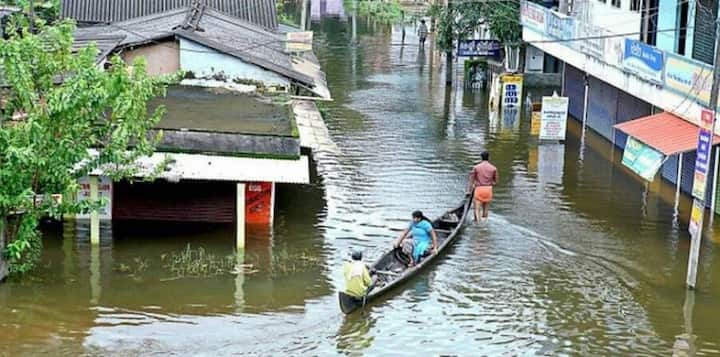 এর আগে, মুখ্যমন্ত্রী পিনারাই বিজয়ন সহ রাজ্যের একাধিক শীর্ষ মন্ত্রীদের সঙ্গে বৈঠক করেন রাজনাথ। সেখানে বন্যা পরিস্থিতি পর্যালোচনা করা হয়।