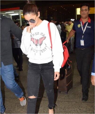 সোনম কপূরের বিয়েতে রণবীর-আলিয়াকে একসঙ্গে দেখা গিয়েছিল। এরপর থেকেই বিভিন্ন সময়ে তাঁদের একসঙ্গে দেখা গিয়েছে। ছবি সৌজন্যে মানব মঙ্গলানী