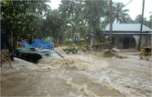 একদিনে মৃত ১০০-র বেশি, আরও ভয়াবহ কেরলের বন্যা-পরিস্থিতি, যাচ্ছেন মোদি