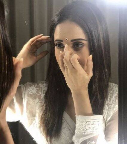 স্বাধীনতা দিবসের অনুষ্ঠানে যাওয়ার জন্য তৈরি হচ্ছেন অভিনেত্রী নুসরত ভারুচা। ছবি সৌজন্যে ইনস্টাগ্রাম