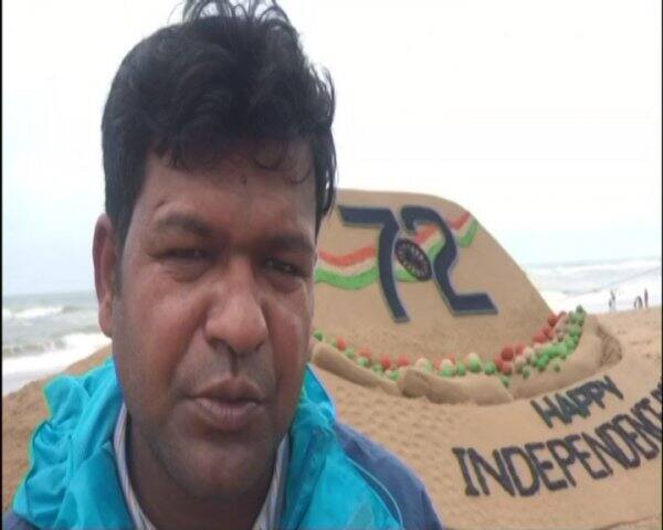 শিল্পকর্মের জন্য দেশে-বিদেশে বহু পুরস্কার পেয়েছেন সুদর্শন। তিনি বিশ্বরেকর্ডও গড়েছেন