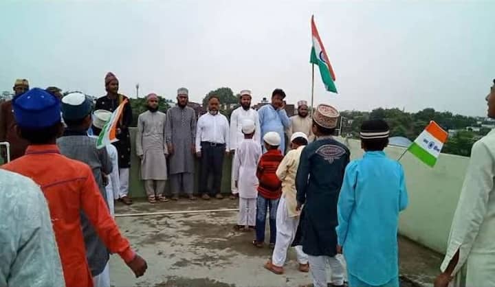 মাদ্রাসাগুলিতে স্বাধীনতা দিবসের অনুষ্ঠানের ছবি ও ভিডিও তোলা হয়েছে। অন্যান্য ধর্মীয় শিক্ষা প্রতিষ্ঠানগুলিতেও পালন করা হচ্ছে স্বাধীনতা দিবস 