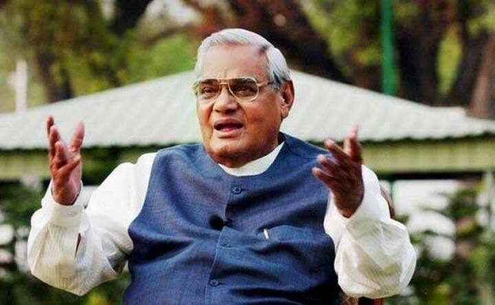 গতকাল প্রয়াত হয়েছেন প্রাক্তন প্রধানমন্ত্রী অটলবিহারী বাজপেয়ী। বয়স হয়েছিল ৯৩ বছর। এছাড়াও গত কয়েকদিনে আরও কয়েকজন প্রখ্যাত ব্যক্তি প্রয়াত হয়েছেন। ছবি সৌজন্যে এজেন্সি