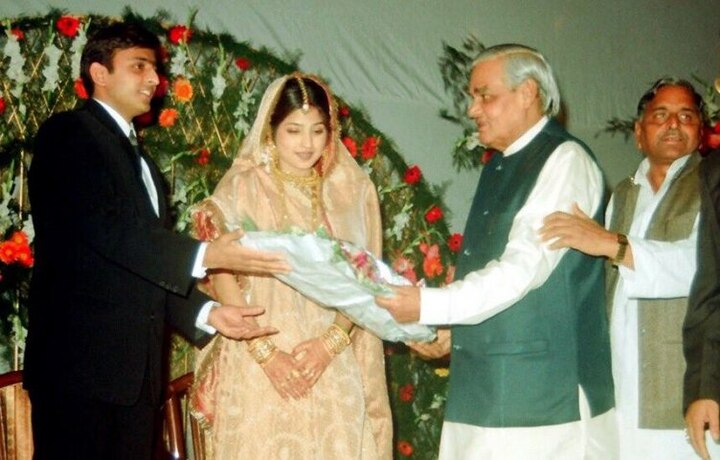 Akhilesh tweets Vajpayee’s photo at his marriage reception party, pays homage to the departed ex prime minister বিয়ের রিসেপশনে বাজপেয়ীর শুভেচ্ছার ছবি ট্যুইট করে শ্রদ্ধা অখিলেশের