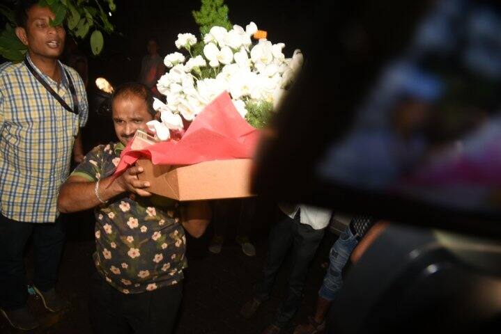 যদিও কয়েকদিন আগে নিজের বলিউডি কামব্যাক ছবি সলমন খানের ভারত থেকে বেরিয়ে যান প্রিয়ঙ্কা