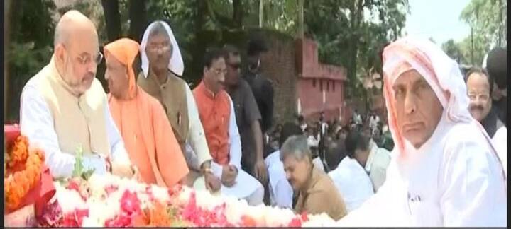 স্বরাষ্ট্রমন্ত্রী রাজনাথ সিংহ, উত্তরাখণ্ডের মুখ্যমন্ত্রী ত্রিবেন্দ্র সিংহ রাওয়াত, উত্তরপ্রদেশের মুখ্যমন্ত্রী যোগী আদিত্যনাথ, বিজেপি সভাপতি অমিত শাহ সহ বহু মানুষ বাজপেয়ীর অস্থি কলস যাত্রায় যোগ দেন। প্রেম আশ্রম থেকে চিতাভস্ম নিয়ে যাওয়া হয় হর-কি-পৌরীতে 