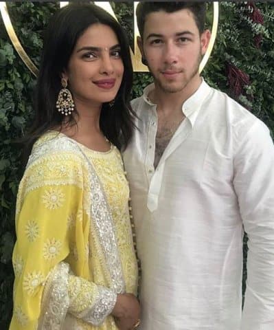 দুজনেই বিয়ে করতে চলেছেন এ বছর। প্রিয়ঙ্কা বিয়ে করবেন নিক জোনাসকে, দীপিকা রণবীর সিংহকে। 