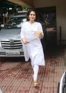 এই পোশাকে সকলের মন জয় করে নিলেন সেফ আলি খানের তনয়া সারা