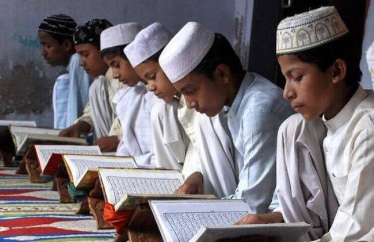 Madrasa loses recognition after students stopped from singing national anthem স্বাধীনতা দিবসে জাতীয় সঙ্গীতের বিরোধিতা শিক্ষকদের, উত্তরপ্রদেশের মাদ্রাসার স্বীকৃতি বাতিল