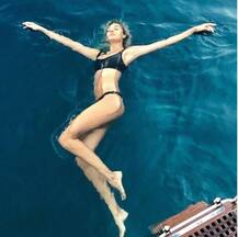 দেখুন! স্পেনের ইবিজা দ্বীপে ছুটি কাটাচ্ছেন লিসা হেডেন