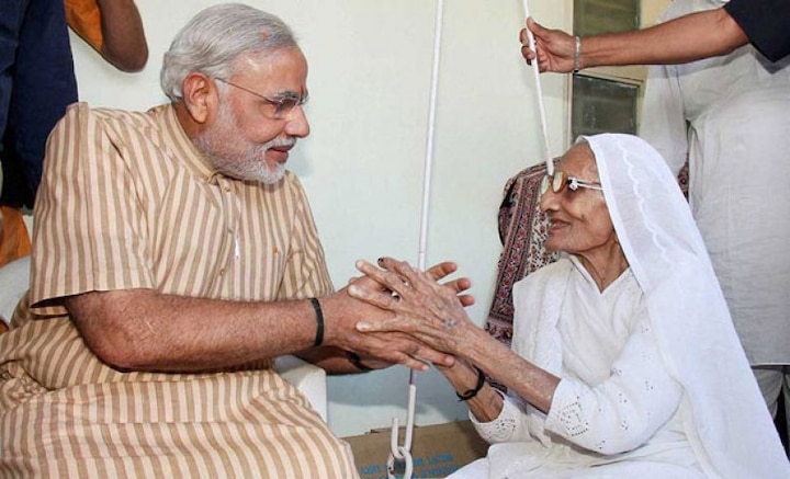 Gujarat: PM Modi surprises family as he reaches home to meet mother sans security নিরাপত্তা বাহিনী ছাড়াই বাড়িতে গিয়ে মায়ের সঙ্গে দেখা করলেন প্রধানমন্ত্রী মোদি
