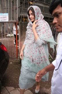 স্ট্রেট থেকে চুল কার্ল করিয়েছেন, ক্যামেরা দেখেই মুখ লোকালেন, কে সেই অভিনেত্রী জেনে নিন