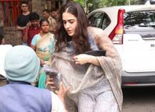 দেখুন! মা-ভাইয়ের সঙ্গে মন্দিরে সারা আলি খান