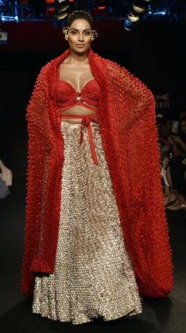 দেখুন তাঁর আরও ছবি। 