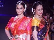 ল্যাকমে ফ্যাশন উইকে মা হেমা মালিনীর সঙ্গে র‌্যাম্পে হাঁটার পর অস্বস্তিকর মুহূর্তের মুখোমুখি হলেন এষা দেওল