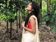 দেখুন! ওনাম উৎসবে কেরলের ঐতিহ্যমণ্ডিত শাড়িতে প্রিয়া প্রকাশ