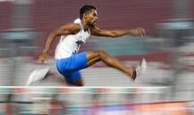 ৮ বছর বয়সে বাবাকে হারিয়েছেন, মাকে সাহায্য করতে চাকরি চান এশিয়াডে ৪০০ মিটার হার্ডলসে রুপোজয়ী ধারুন আয়াস্বামী