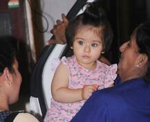 সোহার কোলে চেপে করিনা মামির বাড়ি বেড়াতে গেল শর্মিলার নাতনি!