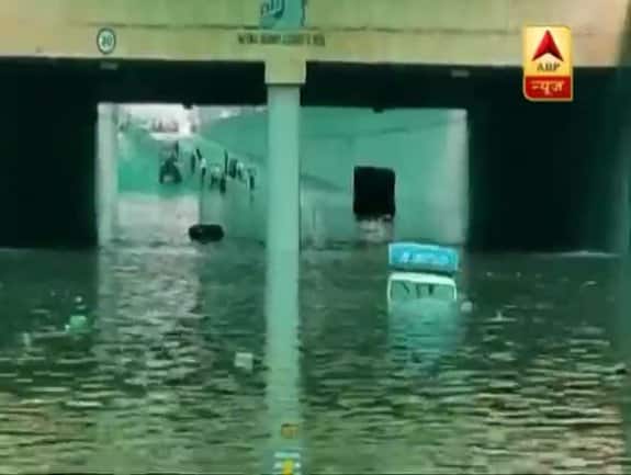 গুরুগ্রামে একটি আন্ডারপাসের ভয়াবহ অবস্থা দেখুন