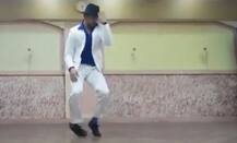 দেখুন:  এভাবেই পপ সম্রাট মাইকেল জ্যাকসনের জন্মদিনে শ্রদ্ধা জানালেন টাইগার শ্রফ