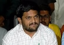 সপ্তম দিনে হার্দিক পটেলের অনশন, বন্ধ করলেন জল খাওয়া, দেখা করে সমর্থন জানালেন কংগ্রেস নেতারা