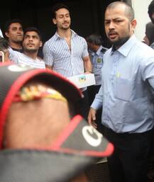 টাইগার শ্রফের সঙ্গে গিয়েছিলেন লাঞ্চ ডেটে, ফেরার সময় অনুরাগীদের ঠেলাঠেলিতে দৃশ্যতই অস্বস্তিতে দিশা পাটানি