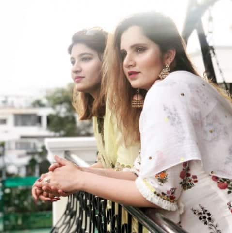 সানিয়া তাঁর বোনের সঙ্গে।