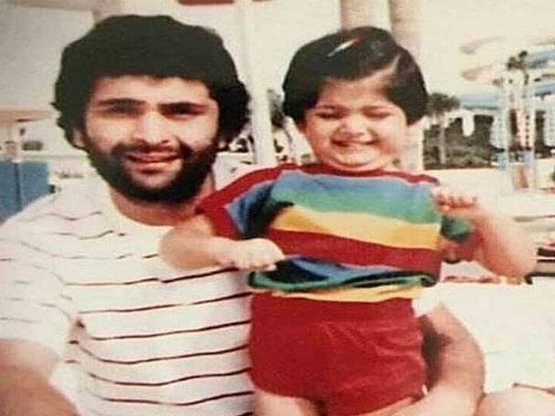  প্রসঙ্গত, স্ত্রী নীতু সিংহকে বিয়ের আগে ডিম্পল কপাডিয়ার সঙ্গে সম্পর্কে জড়িয়ে ছিলেন ঋষি।