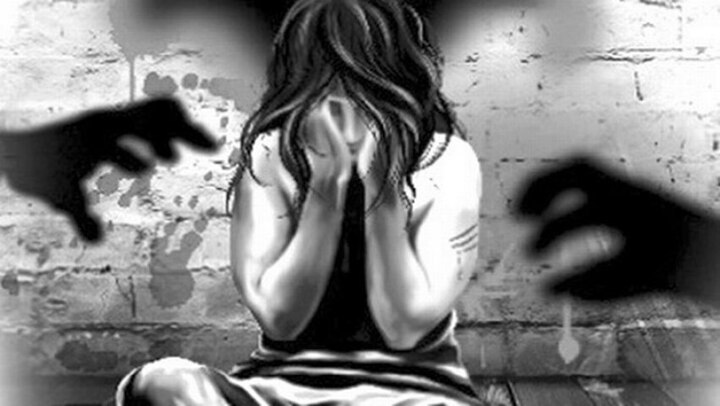 School Girl Brutally Tortured At Mirzapur, Accused 4, including 1 crpf উত্তরপ্রদেশ: মির্জাপুরে পুলিশ স্টিকার লাগানো গাড়িতে তুলে নিয়ে গিয়ে নাবালিকাকে গণধর্ষণের অভিযোগ, অভিযুক্ত ১ সিআরপিএফ সহ ৪