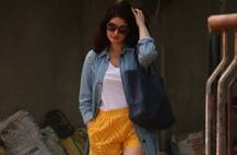 টুইঙ্কল@৪৩, শর্টসেও তিনি যথেষ্ট সুন্দরী