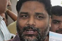 মুজফফরপুরে আক্রান্ত হয়ে কেঁদে ফেললেন পাপ্পু যাদব