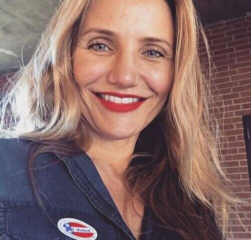 হলিউড অভিনেত্রী ক্যামেরন দিয়াজ ব্যাকটেরিয়া নিয়ে সবসময়ই আশঙ্কায় থাকেন। সেই কারণে তিনি কোথাও গেলে দরজা খোলার সময় হাতের আঙুলের বদলে কনুই ব্যবহার করেন। ছবি সৌজন্যে ইনস্টাগ্রাম 