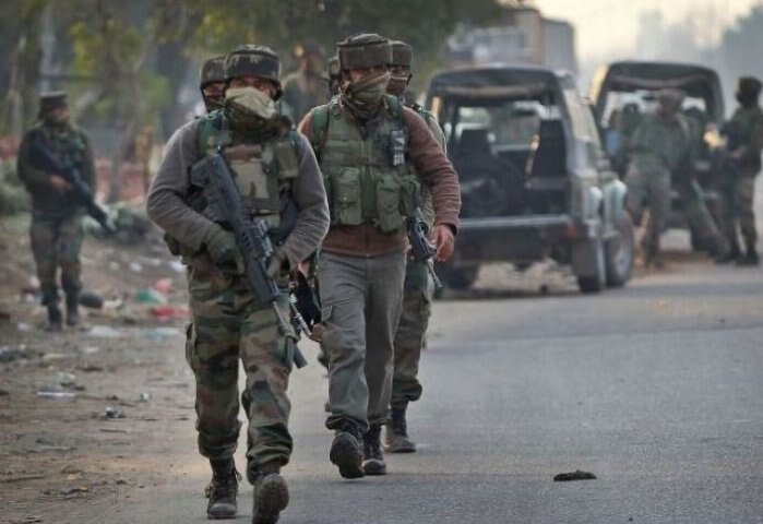 Jammu and Kashmir: Three terrorists gunned down by security forces জম্মু-কাশ্মীরে নিরাপত্তাবাহিনীর সঙ্গে সংঘর্ষে খতম তিন জঙ্গি, নিহত এক পুলিশকর্মী
