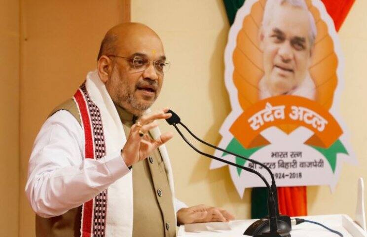 Modi government is working for 'making India', Congress for breaking India: Amit Shah মোদী সরকারের লক্ষ্য ‘ভারত গড়া’, কংগ্রেসের ভারত ভাঙা, বিরোধীদের ‘মহাগঠবন্ধন’ মিথ্যার ওপর দাঁড়িয়ে রয়েছে, তোপ অমিত শাহের, ২০১৯ এর ভোট পর্যন্ত থাকছেন বিজেপি সভাপতি