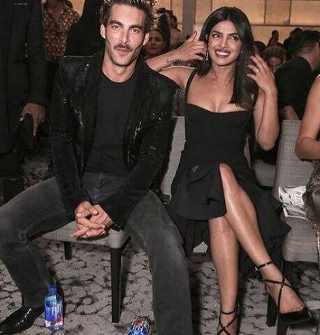 স্প্যানিশ মডেল ও অভিনেতা জন কোর্তজারেনার সঙ্গেও দেখা যায় তাঁকে।