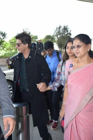 দেখুন তাঁদের আরও ছবি।