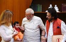 মেয়ের সঙ্গে প্রধানমন্ত্রী মোদীর খেলার মুহূর্তের ছবি পোস্ট করে নস্টালজিক গায়ক!