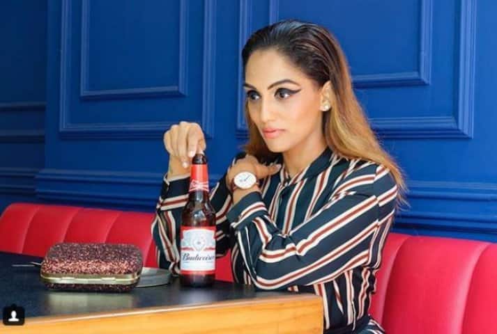 পাদপ্রদীপের আলো থেকে দূরে থাকলেও সোশ্যাল মিডিয়ায় সক্রিয় তিনি।