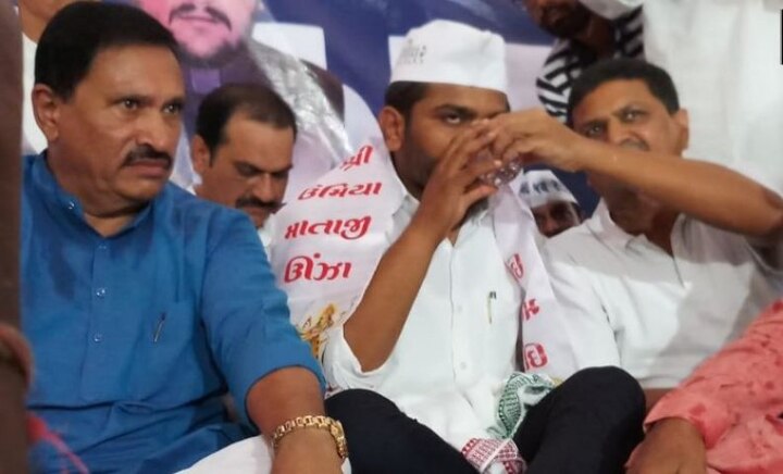 Hardik Patel ends fast; no negotiation in sight সরকারের সঙ্গে আলোচনা ছাড়াই ১৯ দিন পরে অনশন প্রত্যাহার হার্দিক পটেলের