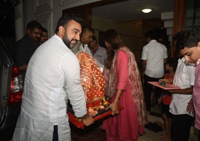 গোটা দেশে বিশেষত মহারাষ্ট্রে ধুমধাম করে পালিত হয় গণেশ উৎসব।