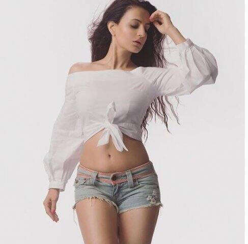 আমিশা পটেলের করানো সাম্প্রতিক ফটোশ্যুটের বেশ কিছু ছবি ভাইরাল