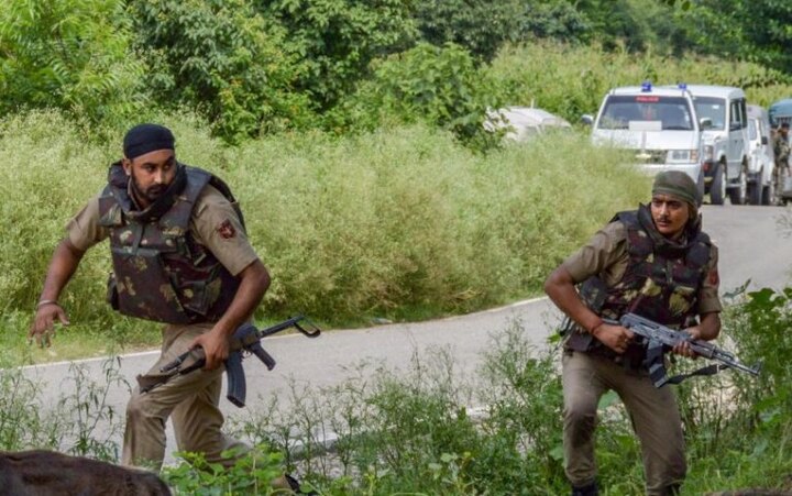 5 LeT, HM militants killed in encounter in J&K কাশ্মীরের কুলগামে নিরাপত্তাবাহিনীর সঙ্গে এনকাউন্টারে হত ৫ লস্কর ও হিজবুল জঙ্গি, উদ্ধার প্রচুর অস্ত্রশস্ত্র