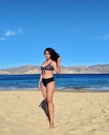 গ্রিসে ছুটি কাটানোর ছবি পোস্ট করলেন নেহা ভাসিন, লিখলেন, শরীরকে পুজো করতে হয়