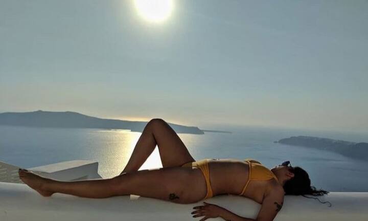 নেহা হিন্দির পাশাপাশি তামিল, তেলুগু, পঞ্জাবী, মরাঠী ছবিতেও গেয়েছেন। সব ছবি নেহার ইনস্টাগ্রাম থেকে নেওয়া।