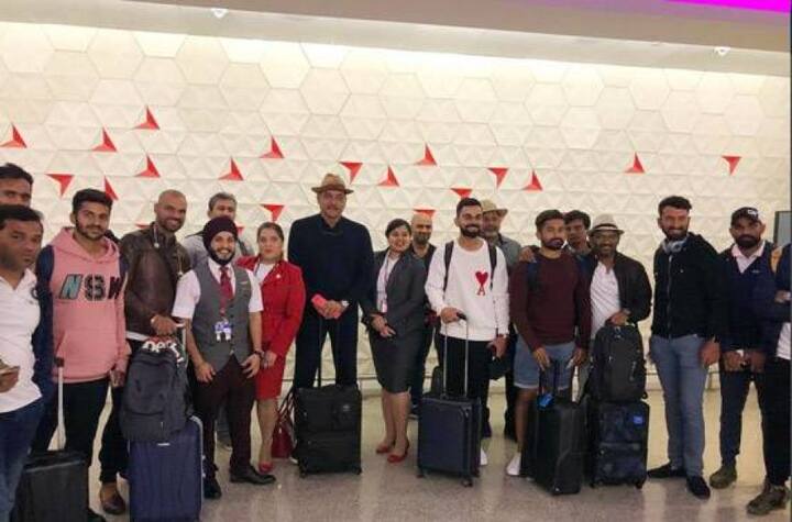 স্ত্রী অনুষ্কা শর্মার টি-শার্টে বিরাট কোহলি, দেখুন কেমন লাগছে