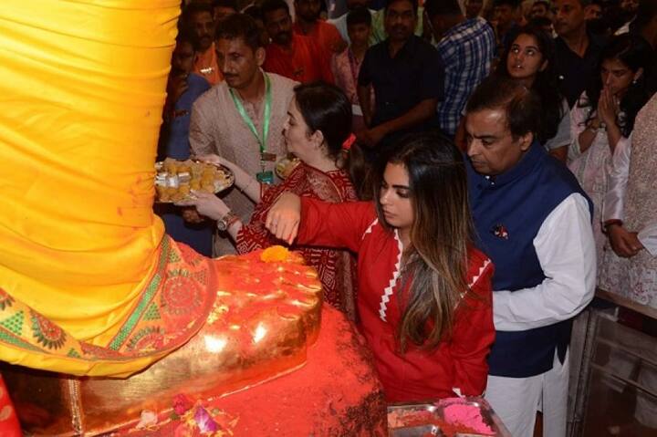 লালবাগে গণপতি দর্শনে মুকেশ অম্বানির পরিবার